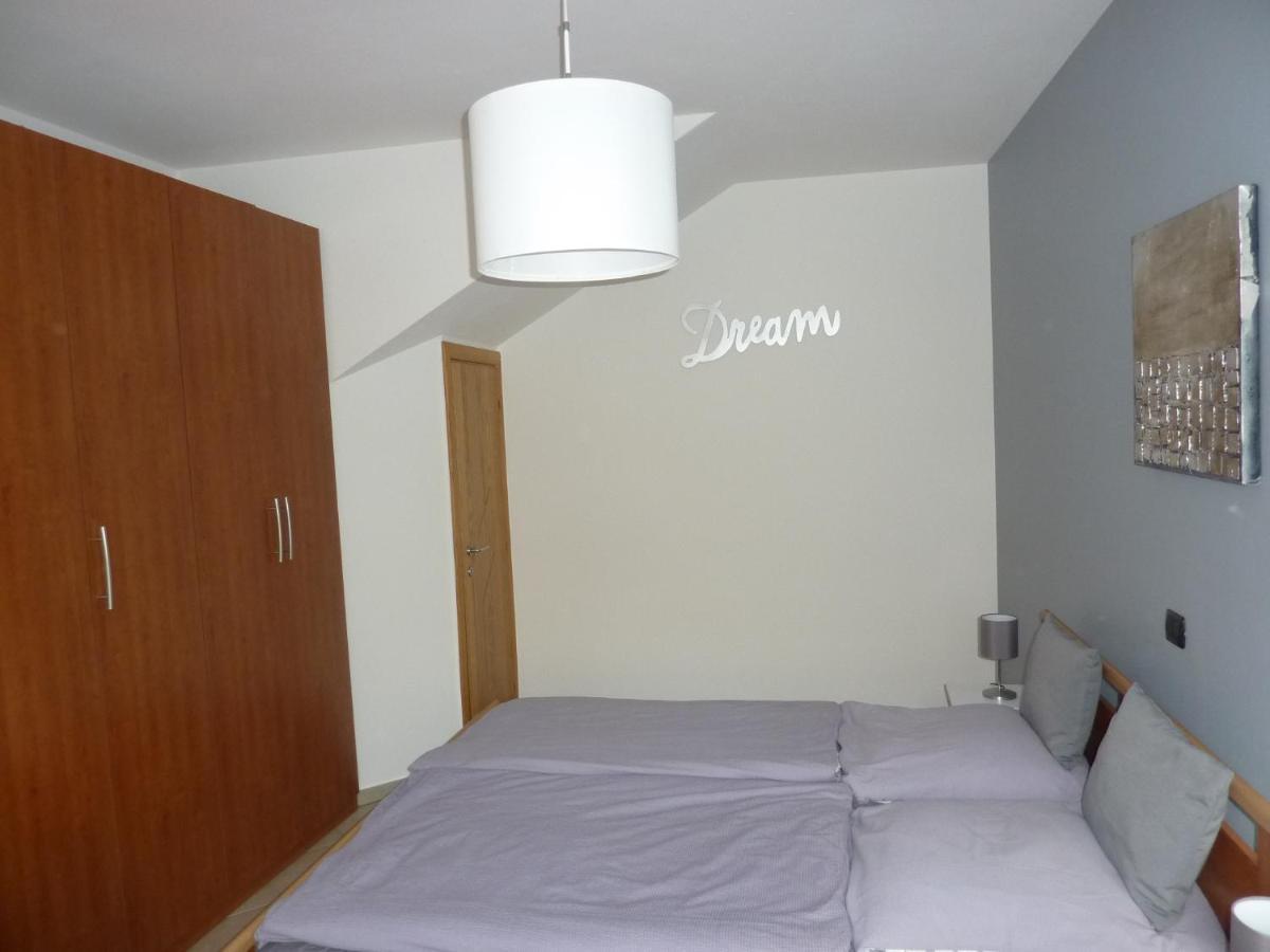 Ferienwohnung Gallo Mit Ueberdachter Terrasse Parkplatz 100 Mtr Z Strand Cannobio Luaran gambar